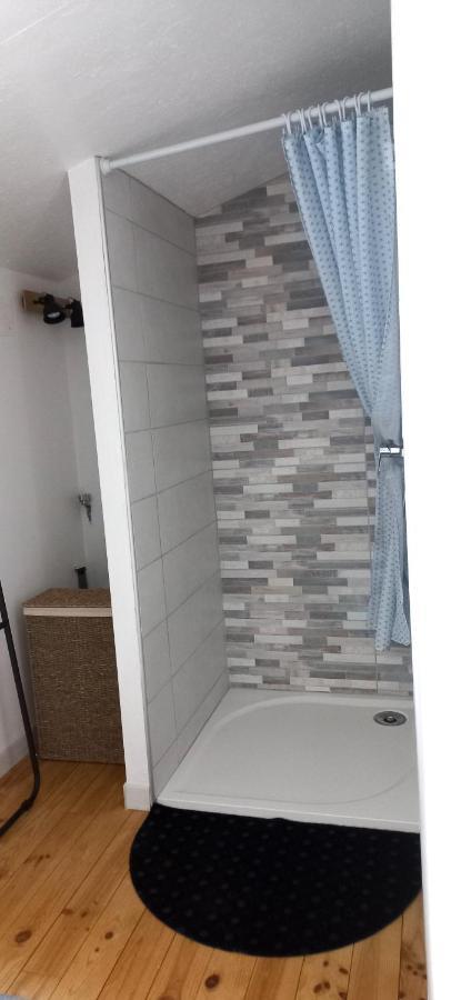 Charmant Logement Avec Terrasse Salinelles エクステリア 写真
